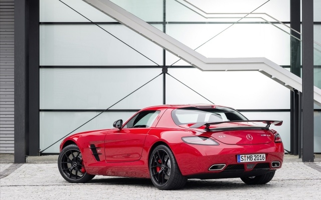 Mercedes Benz SLS AMG GT Final Edition 2014 vzadu Mercedes Benz SLS Final Edition 2014 zadný