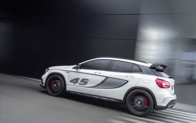 Mercedes GLA 45 AMG Concept 2013 ľavá strana GLA 45 AMG Concept 2013 ľavá strana