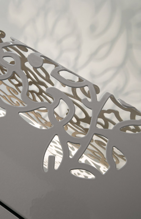 elegantný biely detail kachlí