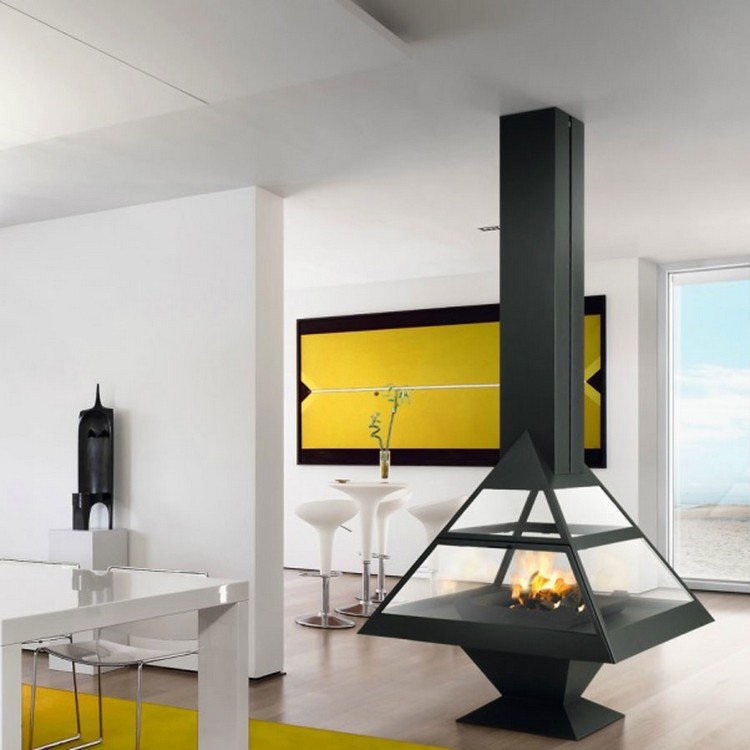 Krb Admeto pyramídového tvaru od spoločnosti Traforart kachle na drevo-moderná-oceľ-stred-TRAFORART-Admeto