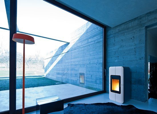 Moderné krbové kachle Toba Cubo Pellet MCZ Toba-Cubo-Pellet-MCZ-moderné kachle na drevo