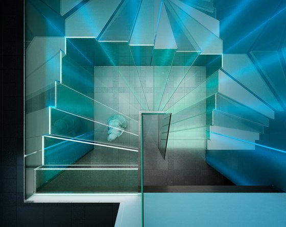 Sklenené schody futuristický dizajn Futuristický nápad na sklenené schodisko