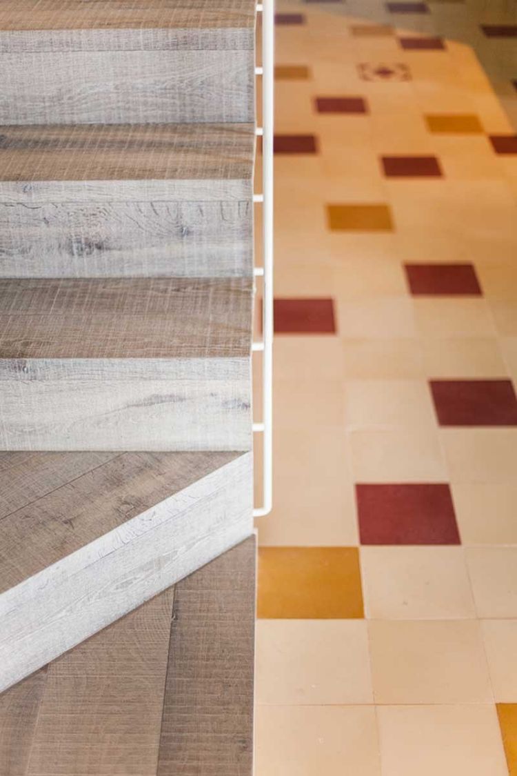 kontrast-drevo-obklady-materiály-sedliacky dom-konverzia