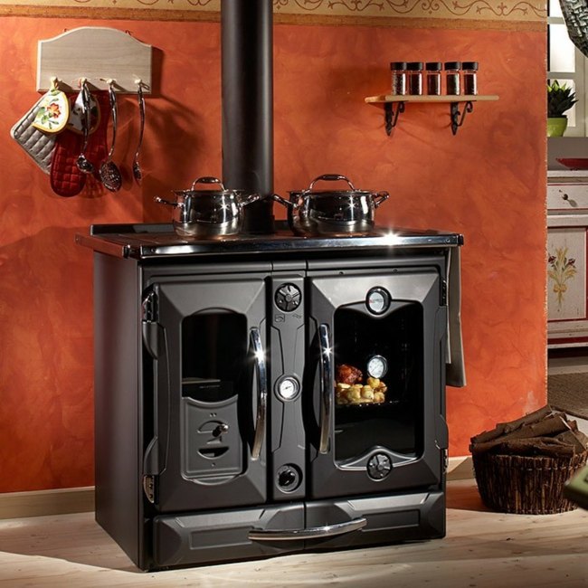 Sporák od talianskych výrobcov chutné jedlo Lesklý výrobca pripravuje chutné jedlo