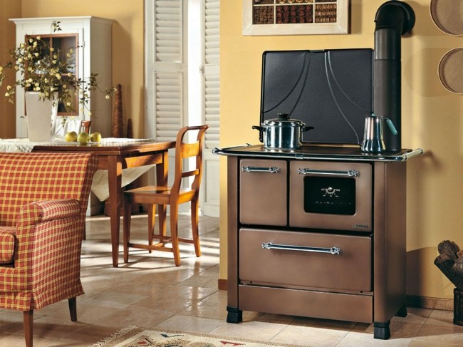 štýlová kuchyňa jedálenský kút sporák nastavený hnedý Hnedé kachle zariadili pekný nápad károvaného čalúneného nábytku