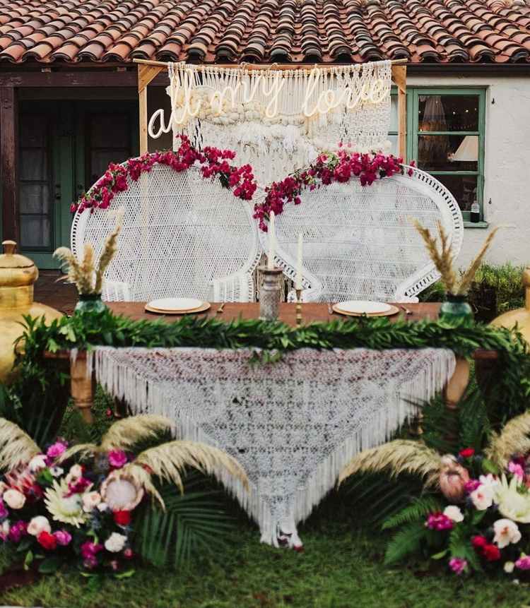 Neónové písmo je tiež ideálne pre boho svadbu