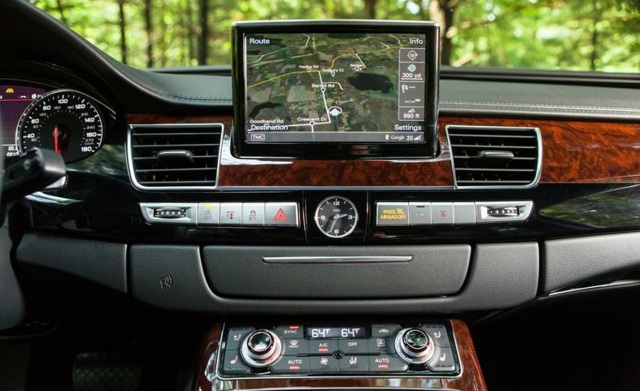 Auto 2014 zobrazuje stabilné jazdné vlastnosti dreva