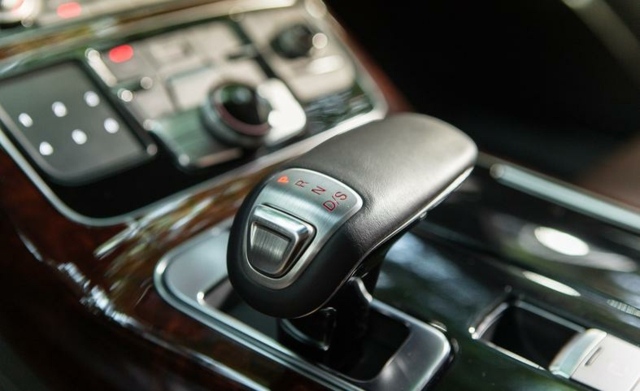 Autá Interiérové ​​kožené drevené diely Audi A8l