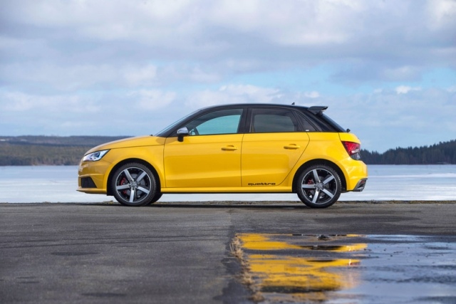 Audi S1 ​​ľavý bok sneh