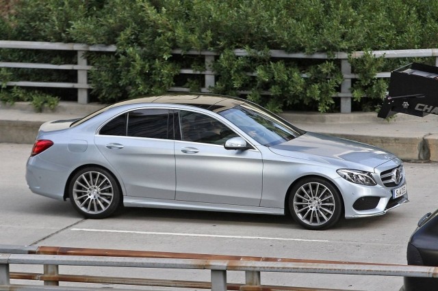 Mercedes Benz C Class 2015 pravá strana strieborná Mercedes Benz triedy C pravá strana strieborná