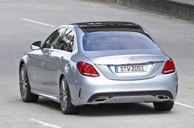 Zadná diaľnica Mercedes Benz C triedy 2015 Zadná diaľnica Benz C triedy 2015