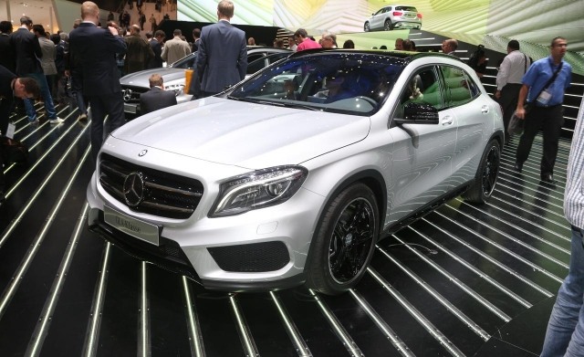 2015-mercedes-gla-white-predná strana