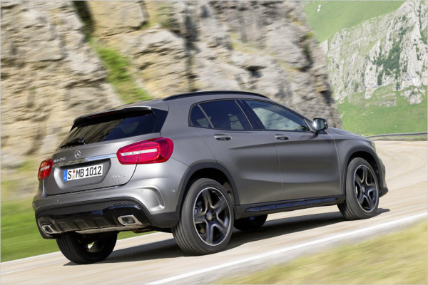 Mercedes GLA 2014 vzadu rýchle bezpečné nápady Myšlienky GLA 2014 sú rýchlo a bezpečne za sebou
