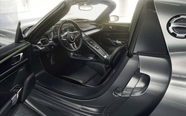 Interiér Porsche 918 Spyder