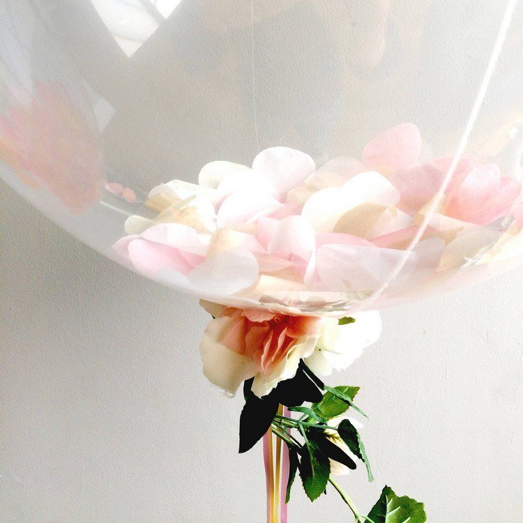 svadobná dekorácia balónová výplň umelé lístky