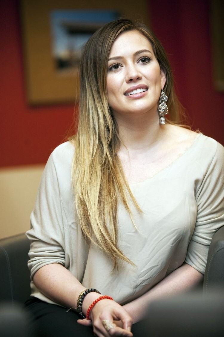 Hillary Duff s dlhými ombre vlasmi ombre-hair-trend-straight-long-hair-hillary-duff