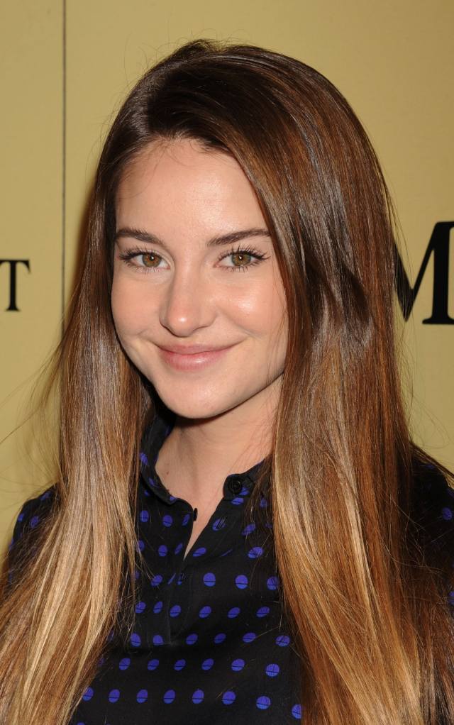 Ombre účes dlhé rovné vlasy - Shailene Woodley shailene-woodley-účes-dlhé vlasy-ombre-vzhľad-bočné lúčenie