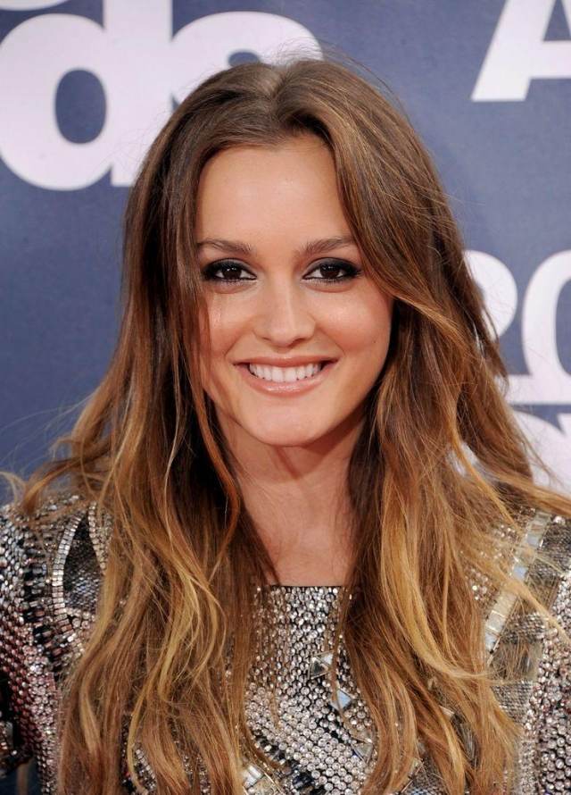 Ombre Hair 2014 Leighton Meester stredová rozchodka Leighton-Meester-Ombre-Hair-2014-stredne dlhé vlasy