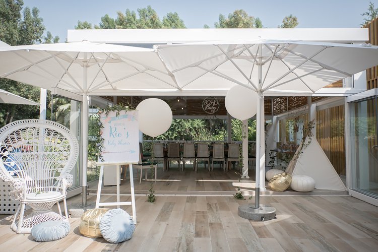 Detské sprchovacie kreslo v boho štýle a pávom, biele teepee stan