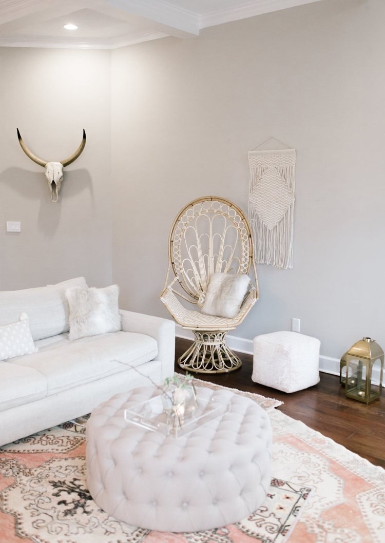 Peacock kreslo biela obývacia izba macrame nástenná dekorácia farebný koberec