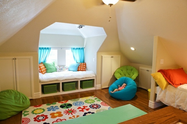 Nápady na dekoráciu šikmého stropu v detskej izbe Sedací vak nápady na šikmú strechu