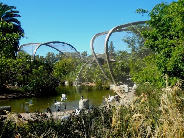 biopark v Argentíne s moderným dizajnom tunelového stavebného rybníka