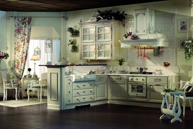 Kuchynka v tradičnom dizajne vo vidieckom štýle