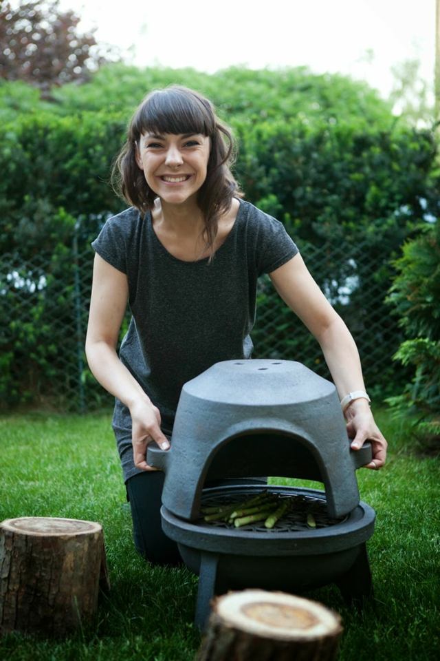 Prenosný záhradný gril je dielom Barbory Adamonyte prenosný záhradný gril Barbora Adamonyte 2 v 1