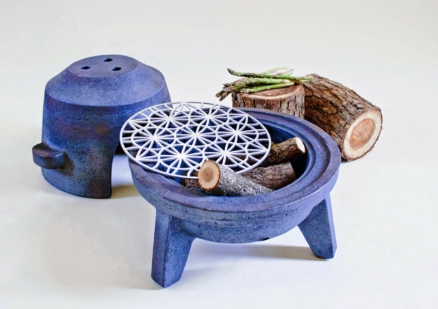 Prenosný záhradný gril - návrh Barbory Adamonyte Gril na drevené rúry Barbora Adamonyte malý