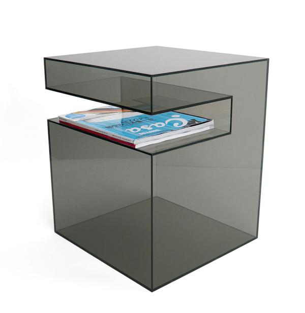 návrhár akrylového bočného stolíka eric pfeiffer výrobca amac