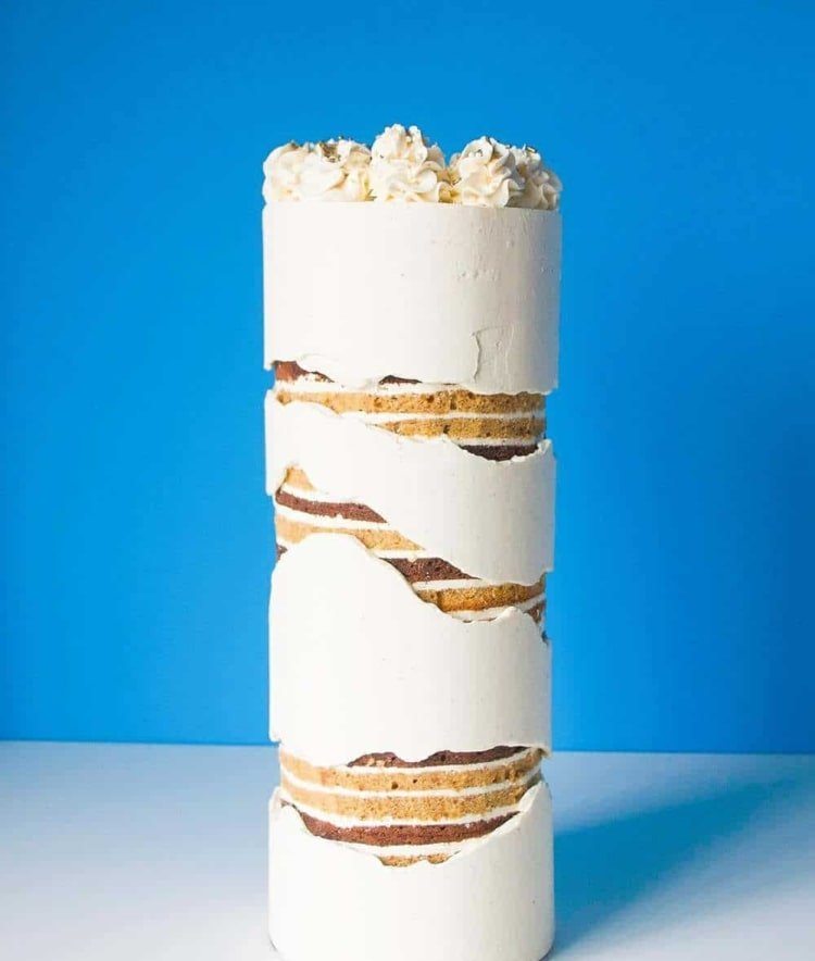 Koláč s vysokou chybovou líniou s mnohými vrstvami a viacerými chybovými líniami