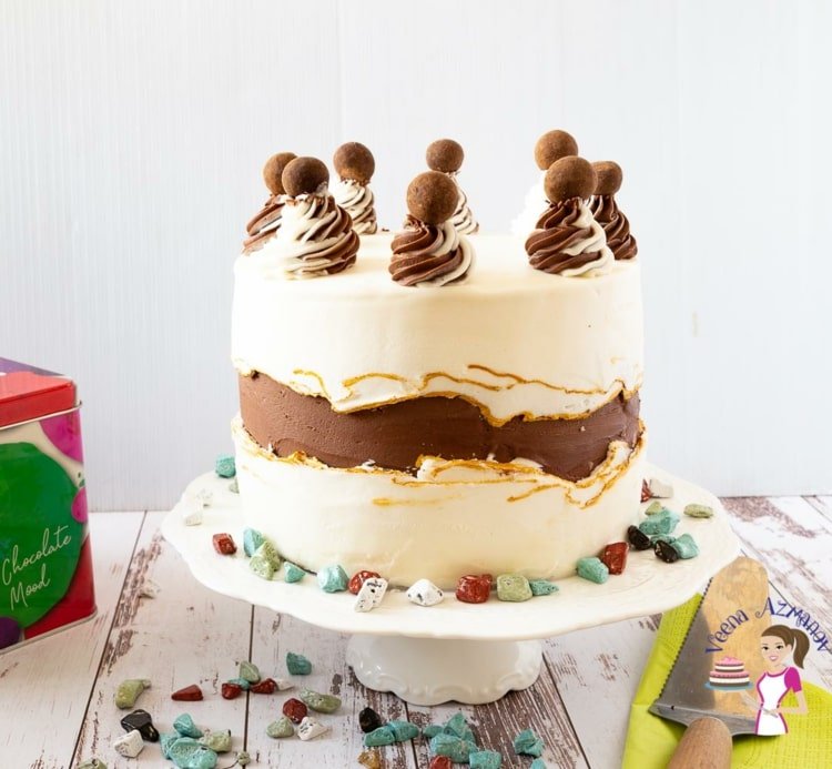 Jednoduchý dizajn v bielej a čokoládovej farbe