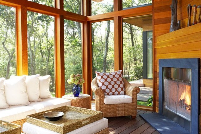 zimné záhradné drevené ratanové kreslo krb