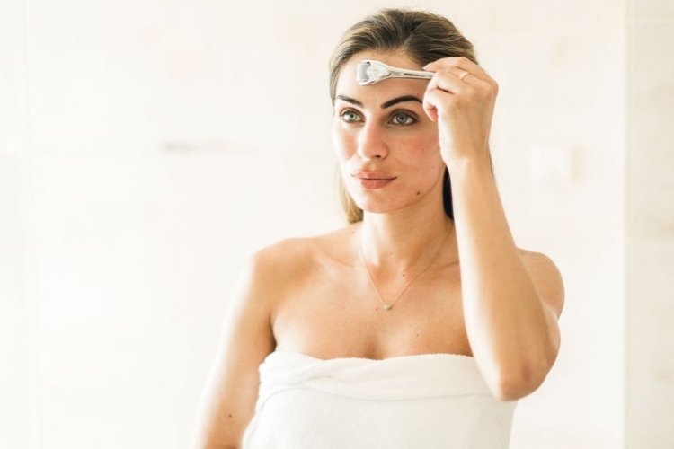 dermaroller aplikácia koža tvár vrásky jazvy pupienky