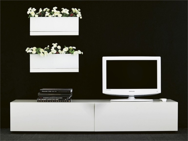 nástenná krabica na kvetináče, predná časť, televízny stolík Karl Andersson nástenný kvetinový box vpredu, príborník k televízoru Karl Andersson