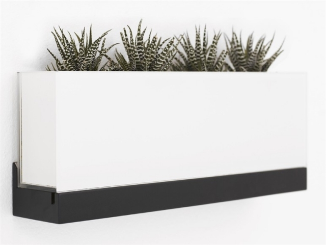 montáž na stenu kvetinového boxu karl andersson söner dizajnový kvetinový box na zavesenie na stenu Karl Andersson Söner