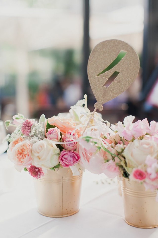 Dizajn pre číslo stolu - vedro s kvetmi svadobný stôl číslo dekorácia biely ružový hrniec