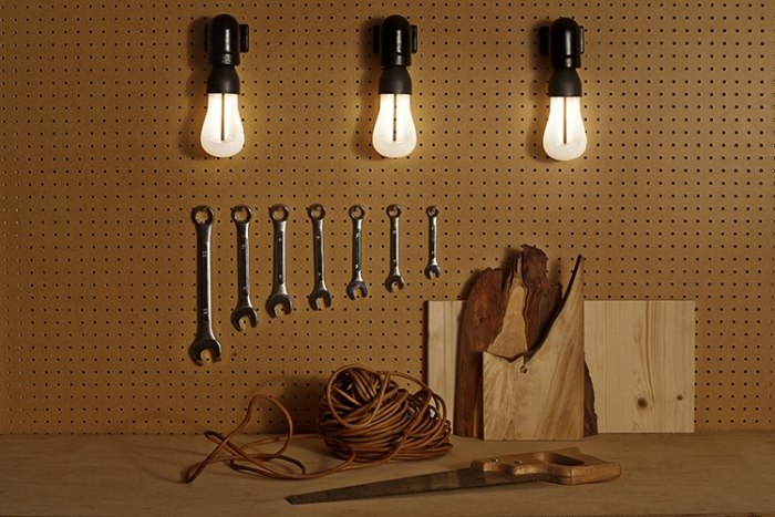 Dizajn-energeticky úsporné žiarovky-Plumen-002-nástenný model-moderné-osvetlenie