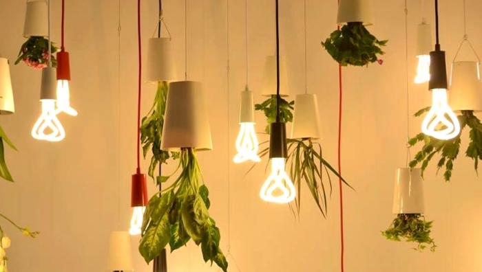 Visiace-kvetináče-energeticky úsporné žiarovky-žiarovky-vlečky
