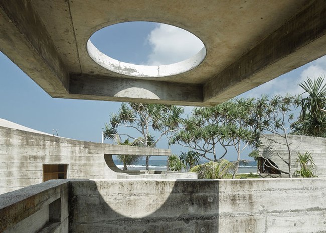 Betónový hotel robustnej stavby s bazénom projekt Vanuatu-Kristin Green