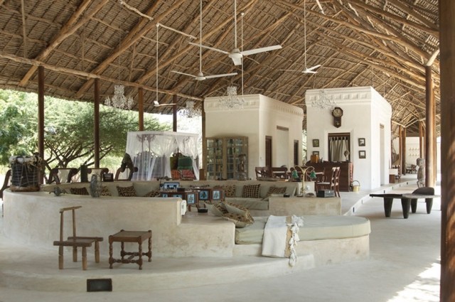 Hotel Urko Sanchez so strechou Makuti pasívnym chladením krížovým vetraním Konštrukcia slamenej strechy-tradičná-sedacia časť Urko-Sanchez-pasívne chladená