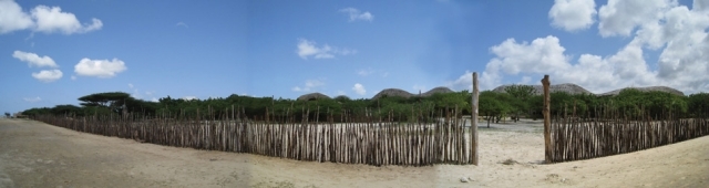 Dizajnový hotel postavený pomocou udržateľnej výstavby exotický plot vyrobený z naplaveného dreva urko-sanchez