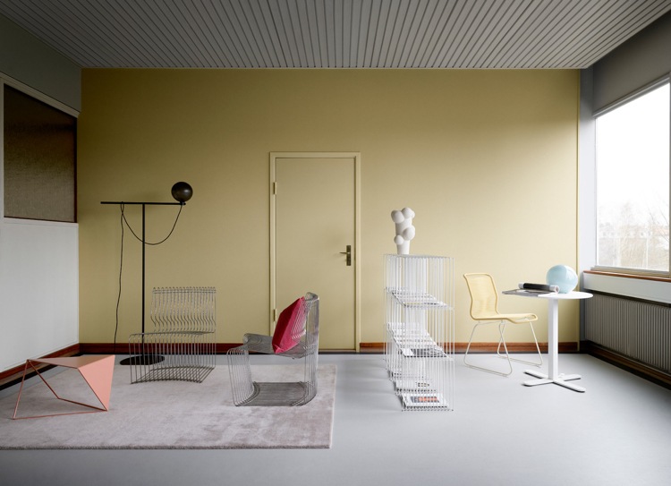 Dizajnová klasická kovová stolička 70 rokov