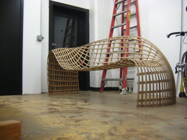 Pohovka Relax sedačka potiahnutá koženým poťahom, gauč-drevený rám prototypu