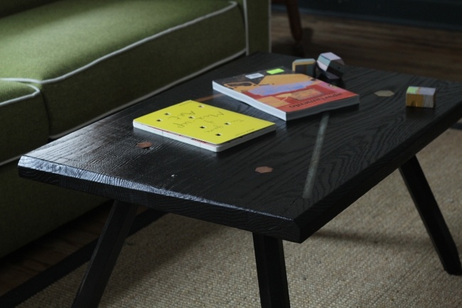 Konferenčný stolík z čierneho laku-nízky Moon Black Jupiter súčasný model