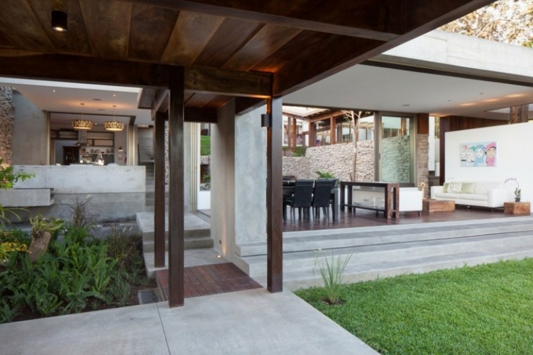 Do záhrady sa dá vstúpiť z každej miestnosti dizajn s kamennými a záhradnými drevenými stropnými posteľami obývacia izba jedálenský kút