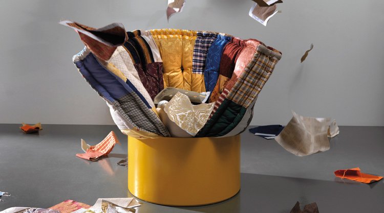 Huggy kreslo pre hravú postavu s farbami moderné-sedadlo-čalúnenie-farebné-huggy