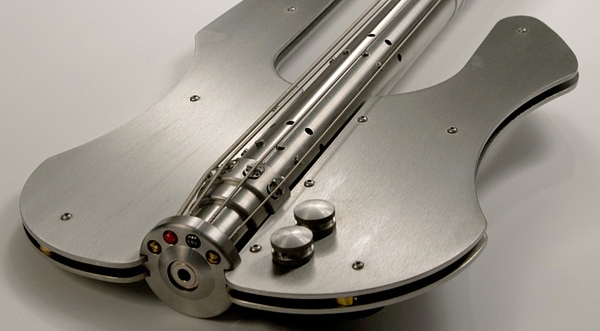 basgitara z nerezovej ocele, stan potyrala, dizajnové struny, telo krku