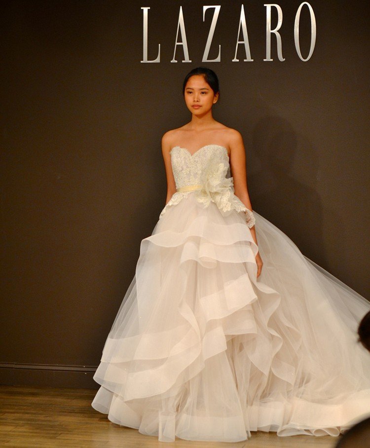 Dizajnér-svadobné šaty-lazaro-2014-tylová sukňa-bez rukávov-vojvodkyňa-strih