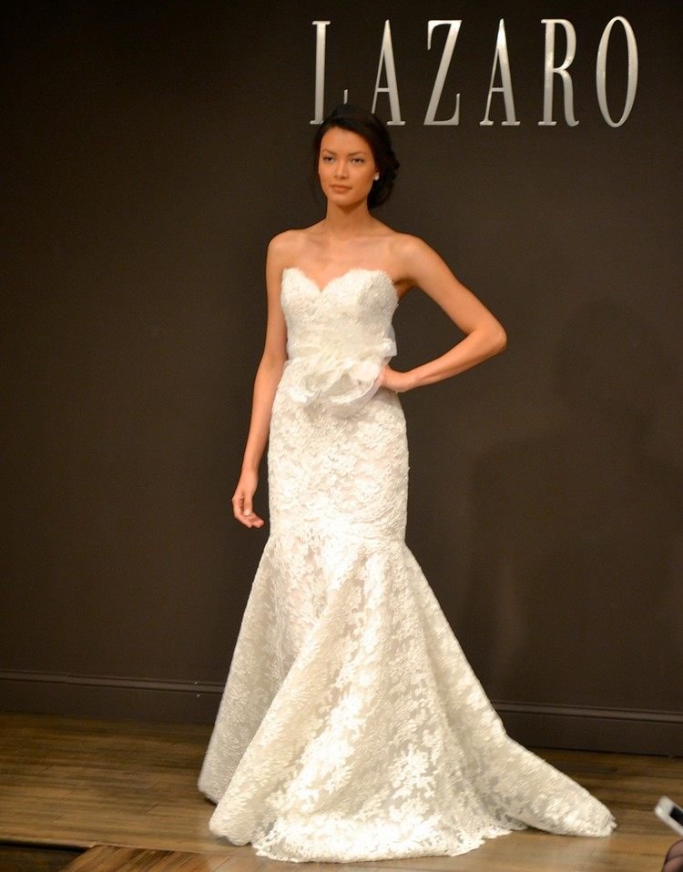 Dizajnér-svadobné šaty-lazaro-bez rukávov-čipka-morská panna-strih